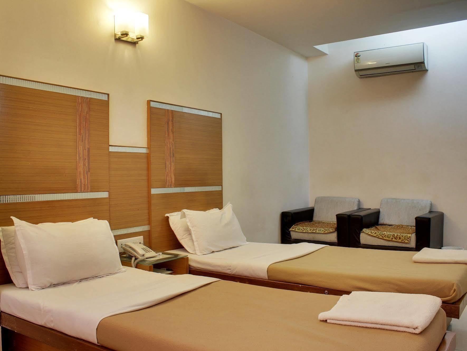 Fabhotel Kadamb Inn Ahmedabad Luaran gambar